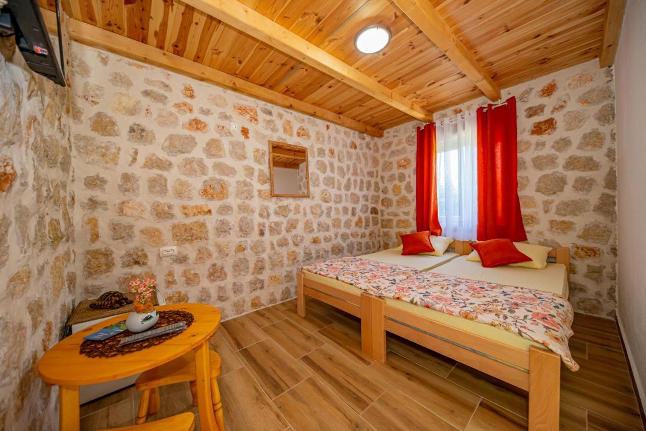 Ethno House Osobak Bed and Breakfast Virpazar Esterno foto